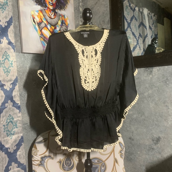 Chelsea And Theodore Blouse - Picture 2 of 12